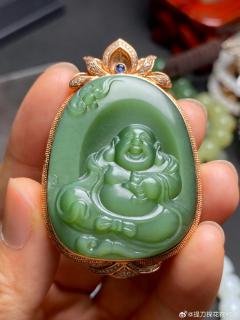 18k金镶冰底绿碧玉佛公吊坠